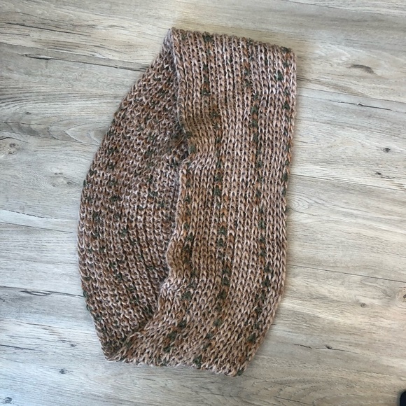 🔥SALE - any 4/$20. Jackson Rowe Infinity Chunky Knit Scarf - Picture 2 of 3
